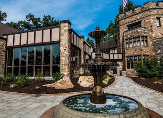 pennsylvania/reading/landmark/stokesay-castle-the-knight-s-pub