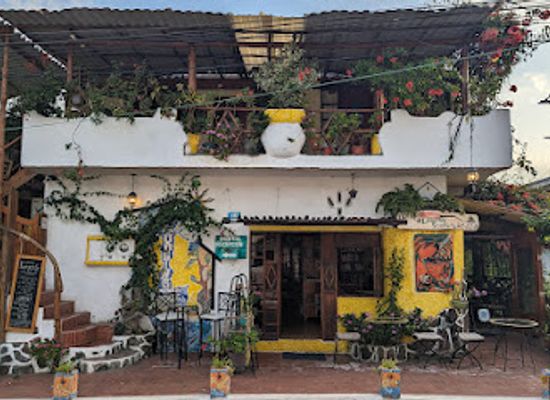 ecuador/puerto-ayora/landmark/libreria-legenda-bookery-arts-cafe