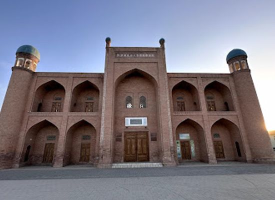 uzbekistan/djizak/landmark/pamyatniki-kh-alimzhona-i-zul-fe