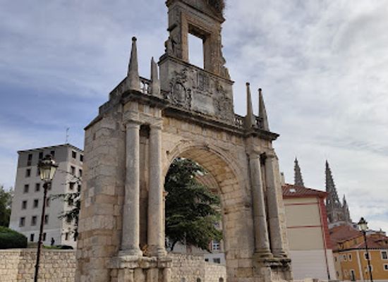 spain/burgos/landmark/arch-of-fernan-gonzalez