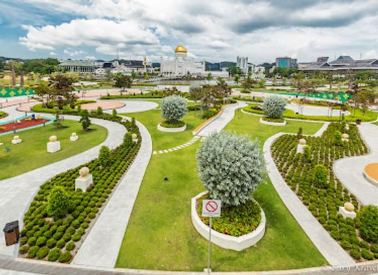 brunei/jerudong-park-playground/landmark/taman-mahkota-jubli-emas