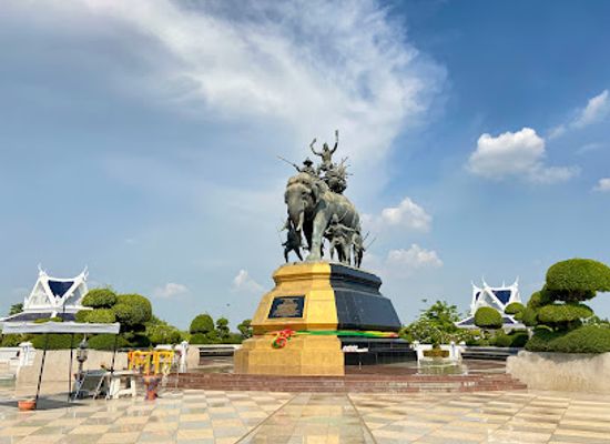 thailand/ayutthaya/landmark/queen-sri-suriyothai-memorial