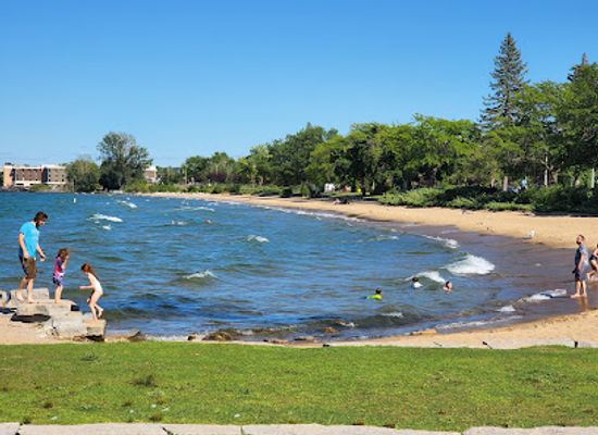 michigan/traverse-city/landmark/clinch-park-beach
