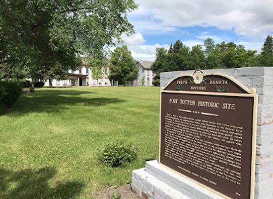 south-dakota/lake-oahe/landmark/fort-totten-state-historic-site