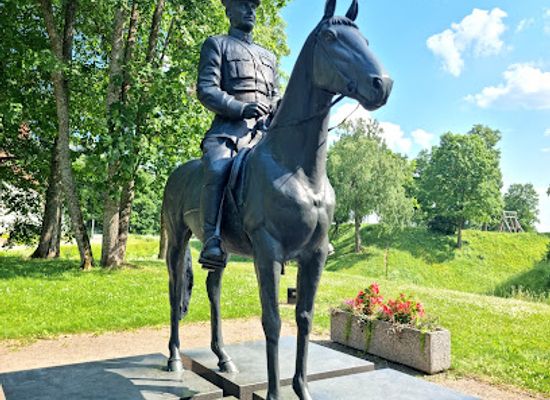 estonia/viljandi-county/landmark/equestrian-statue-of-general-johan-laidoner
