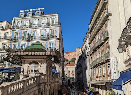 portugal/lisbon/chiado/landmark/praca-dos-restauradores