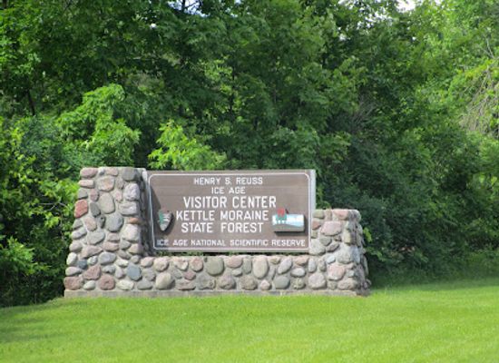 wisconsin/kettle-moraine/landmark/henry-s-reuss-ice-age-visitor-center