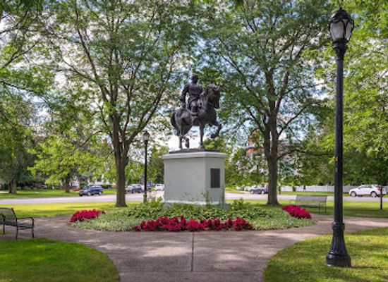 new-york/buffalo/elmwood-village/landmark/colonial-circle