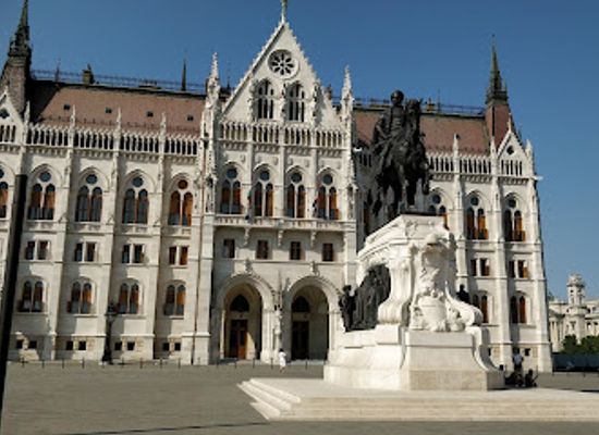 hungary/central-hungary/landmark/kossuth-lajos-square