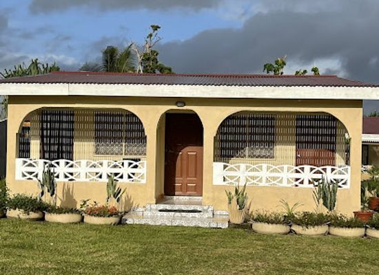 vanuatu/shefa-province/landmark/janessa-s-dwellery
