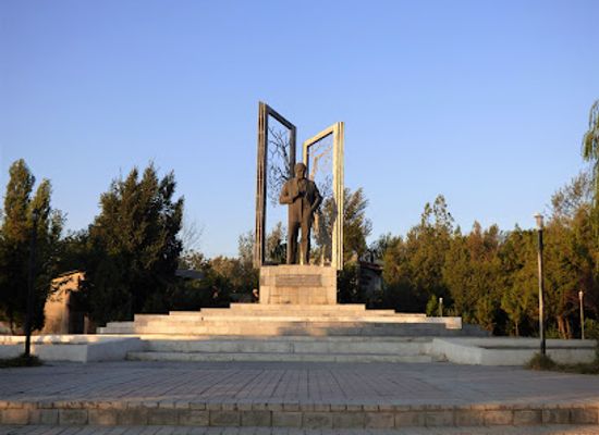 tajikistan/panjakent/landmark/loik-sherali-monument