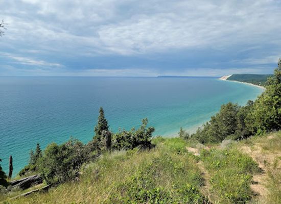 michigan/sleeping-bear-dunes-national-lakeshore/landmark/empire-bluff-trail