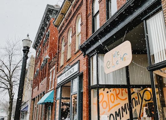 ohio/marietta/landmark/clutch-collective-mov-art-shop-in-marietta-ohio