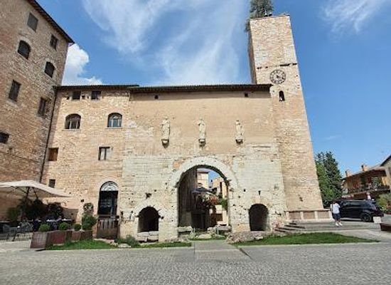 italy/perugia/landmark/porta-consolare