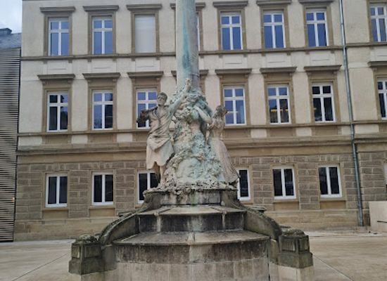 luxembourg/gutland/landmark/monument-to-dicks-and-lentz