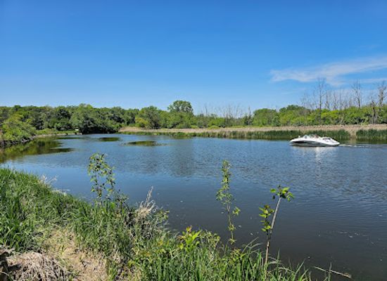 illinois/chain-o-lakes-state-park/landmark/chain-o-lakes-state-park-visitor-center