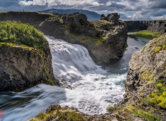 iceland/highlands/landmark/hjalparfoss