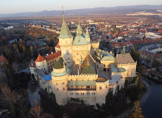 slovakia/tekov/landmark/castle-of-spirits-bojnice-castle