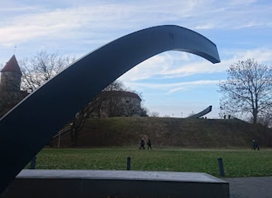 estonia/laane-viru-county/landmark/the-broken-line-monument
