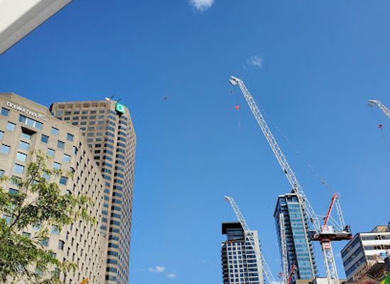 canada/montreal/quartier-des-spectacles/landmark/place-des-arts