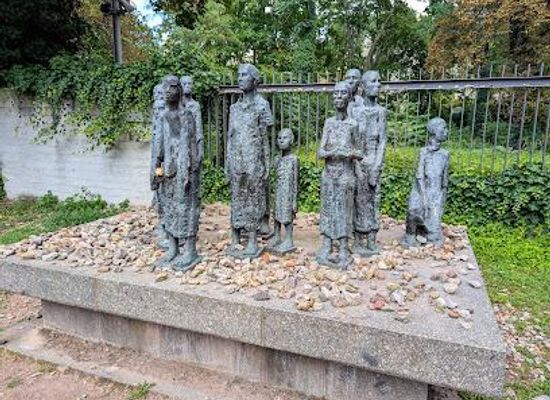 germany/brandenburg/landmark/memorial-jewish-cemetery