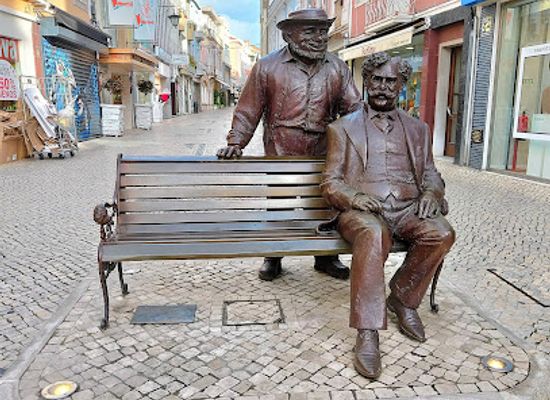 portugal/caldas-da-rainha/landmark/monumento-ze-povinho-e-bordalo