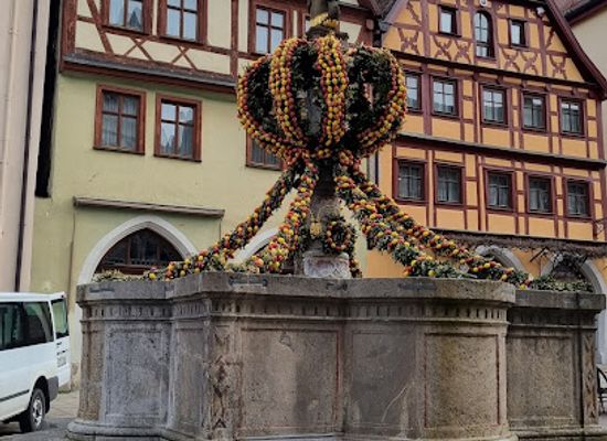 germany/rothenburg-ob-der-tauber/landmark/herrnbrunnen