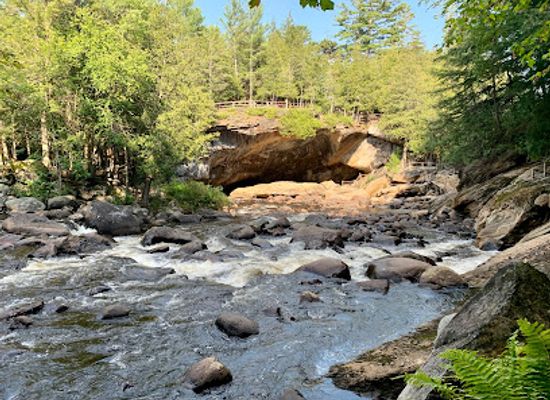 new-york/adirondack-mountains/landmark/natural-stone-bridge-caves