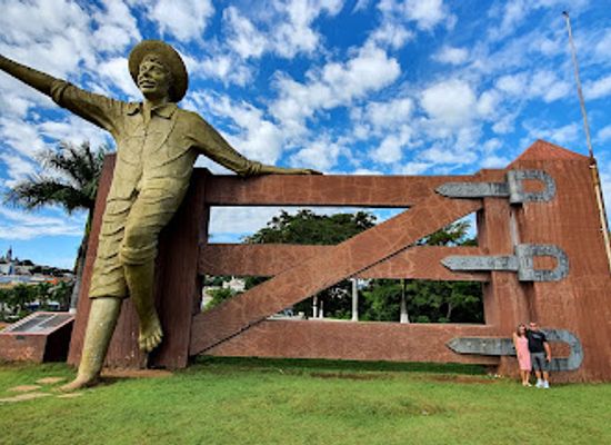 brazil/litoral-norte/landmark/boy-monument-porteira