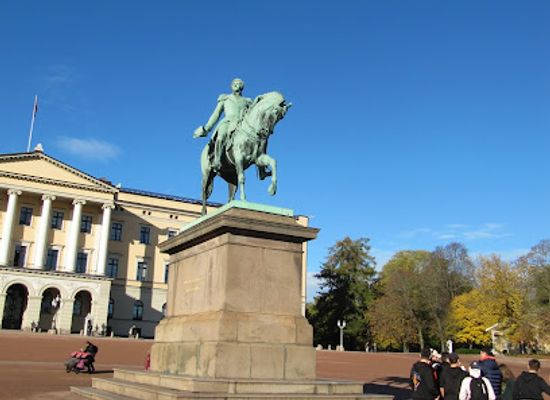 norway/oslo/sentrum/landmark/karl-johan-monumentet
