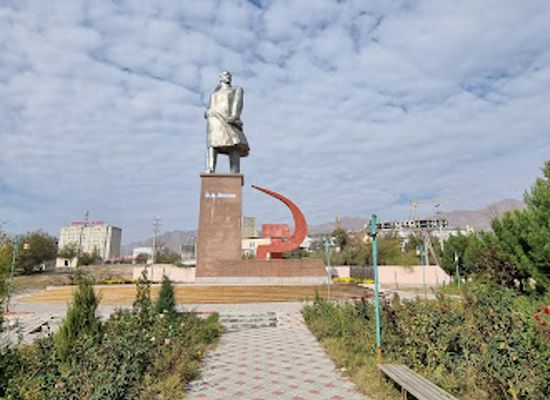 tajikistan/fergana-valley/landmark/statue-of-lenin