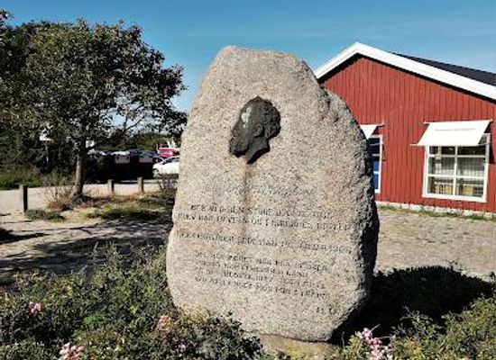 denmark/hornbæk/landmark/memorial-stone-for-holger-drachmann