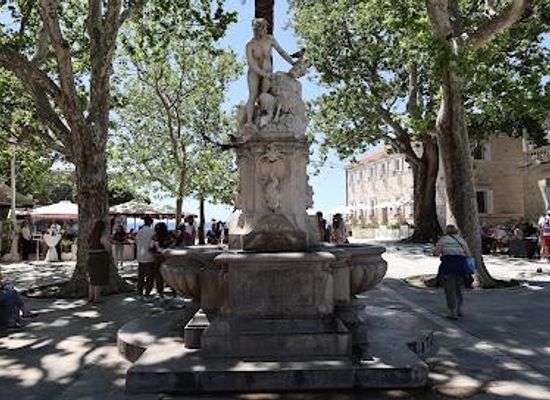 croatia/dubrovnik/landmark/amerling-fountain