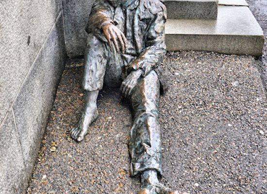 norway/hordaland/landmark/the-homeless-street-art-statue