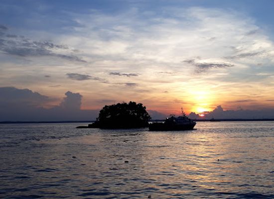 indonesia/kalimantan/landmark/melawai-beach