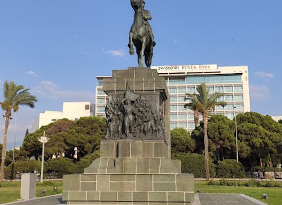 turkiye/izmir/konak/landmark/izmir-ataturk-aniti