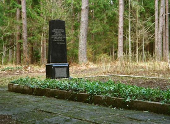 latvia/teici-nature-reserve/landmark/aizupiesi-forest-memorial-site-for-1941-jewish-victims