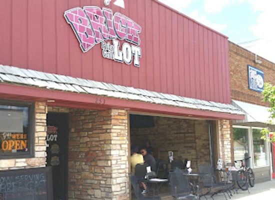 wisconsin/sturgeon-bay/landmark/brick-lot-pub-grill