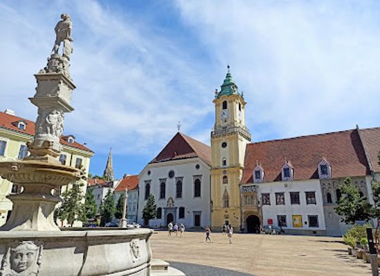 slovakia/zahorie/landmark/maximilian-s-fountain