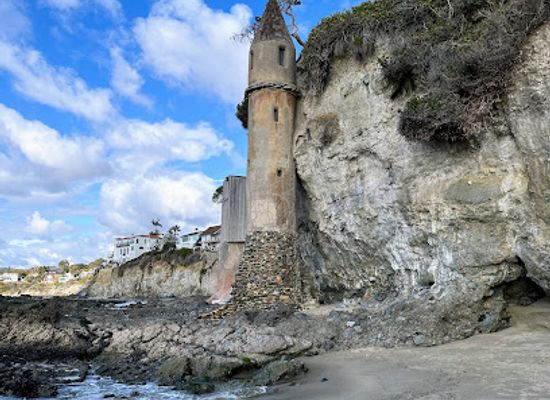 california/laguna-beach/landmark/pirate-tower