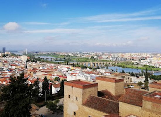 spain/badajoz/landmark/torre-de-los-acevedos