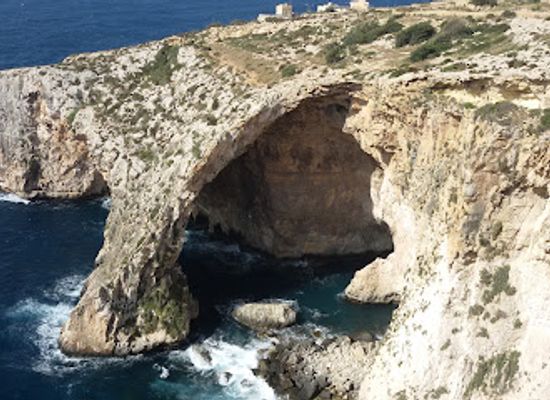 malta/ghajn-tuffieha-bay/landmark/ghar-dalam-cave