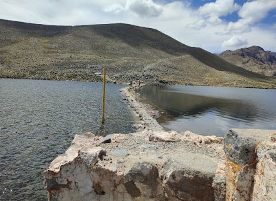 bolivia/potosi/landmark/lagunas-del-kari-kari