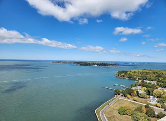 ohio/put-in-bay/landmark/perry-s-victory-international-peace-memorial