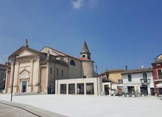 italy/lombardy/landmark/piazza-ferdinando-di-savoia