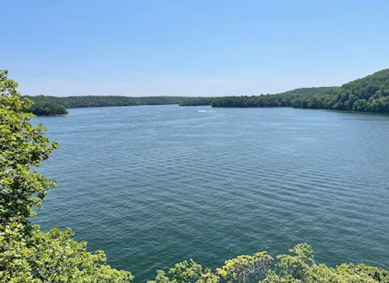 missouri/lake-of-the-ozarks/landmark/rocky-top-trail