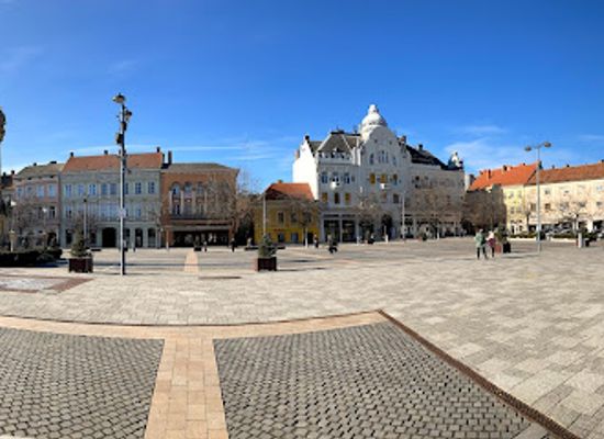 hungary/szombathely/landmark/main-square-fountain