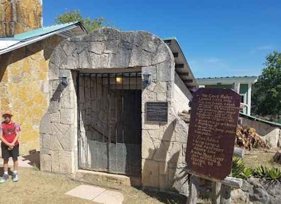 texas/south-texas/landmark/cave-without-a-name
