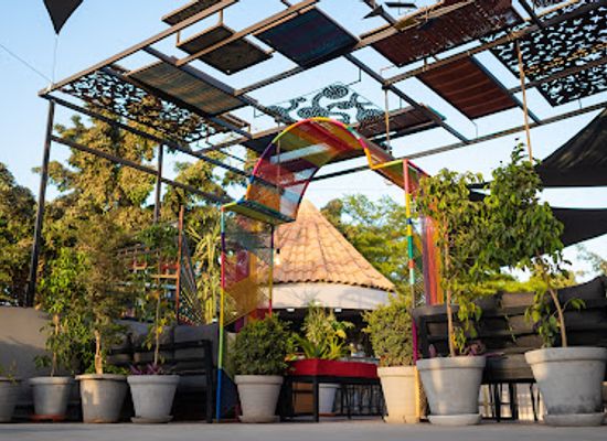 senegal/dakar/landmark/loman-art-house-art-gallery