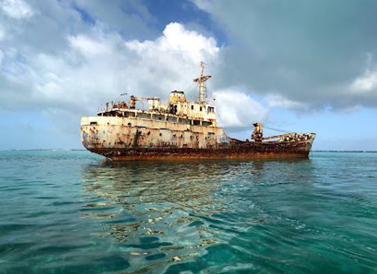 turks-and-caicos-islands/pine-cay/landmark/la-famille-express-shipwreck